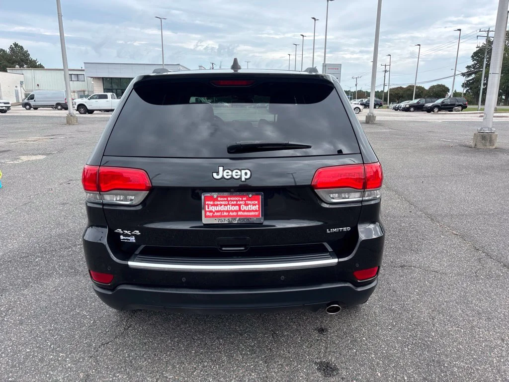 Used 2015 Black Jeep Limited image 19