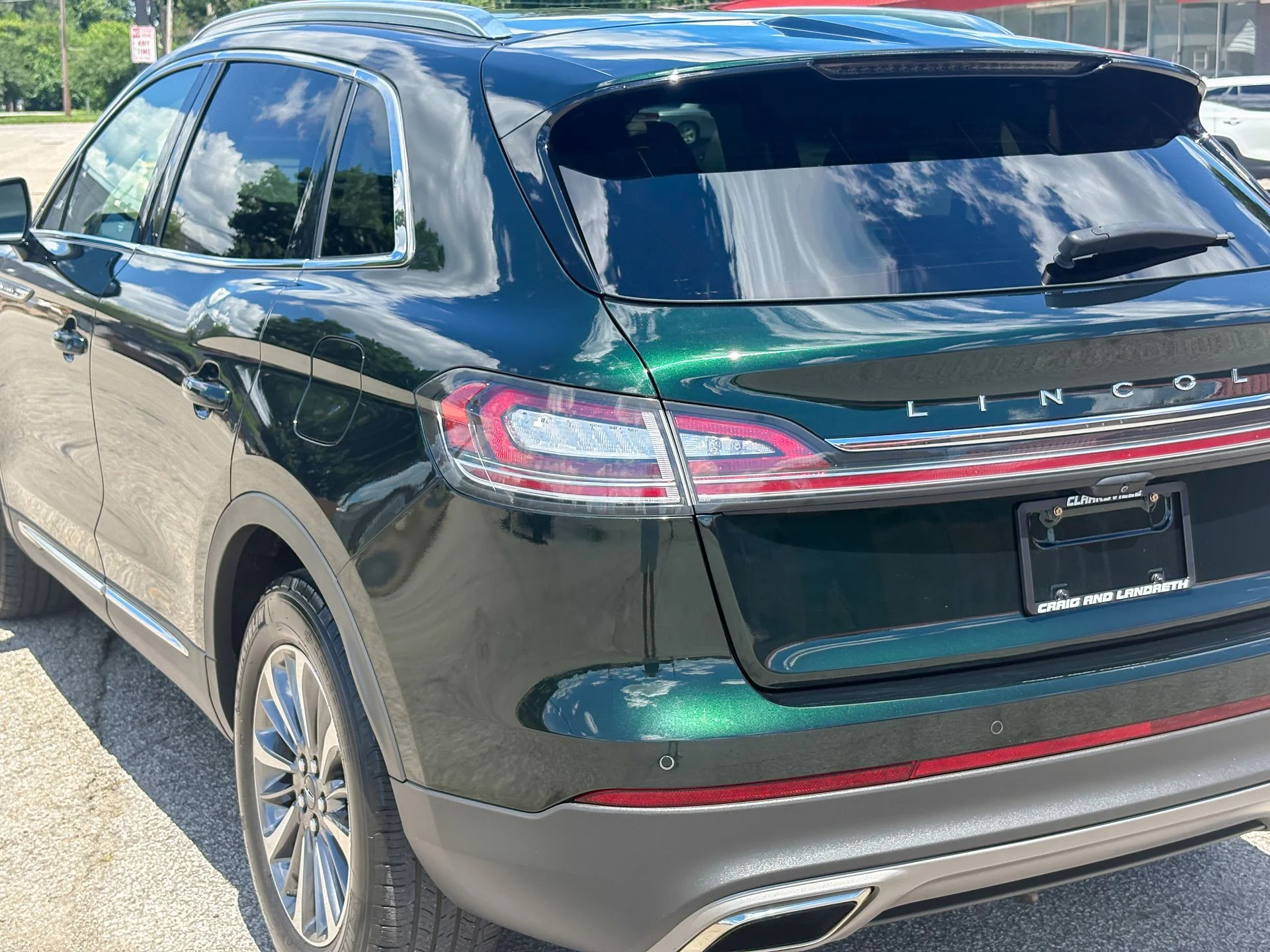 Used 2021 Green Lincoln Reserve image 12