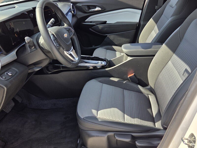 Used 2024 Summit White CHEVROLET FWD 4DR LT image 10