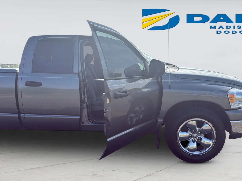 Used 2008 Gray Dodge SLT image 26