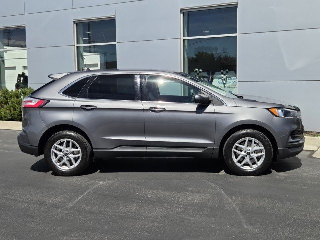 Used 2024 Grey Ford SEL image 4