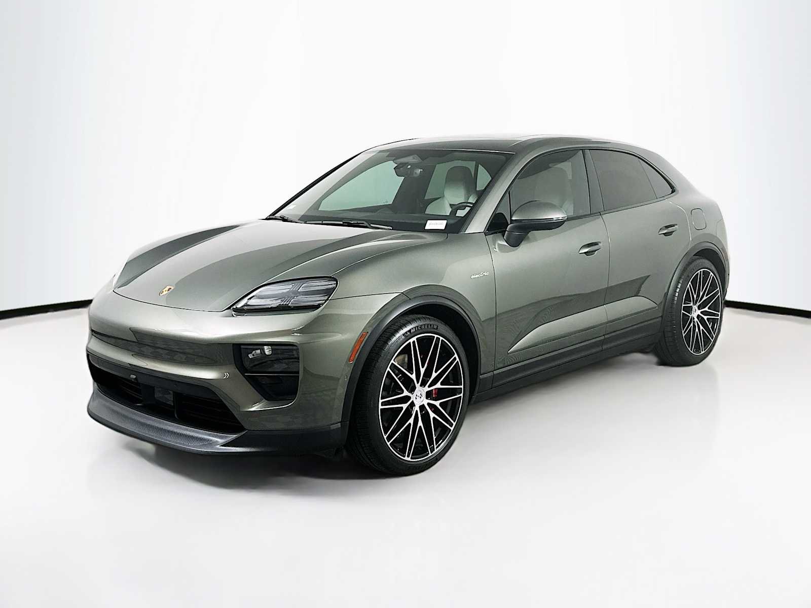 2025 Porsche Macan Macan 4S Electric's photo
