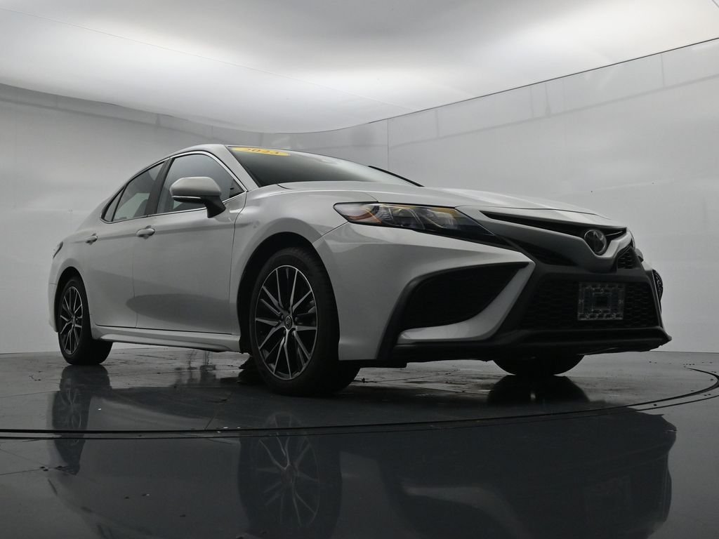 Used 2023 White Toyota SE image 32