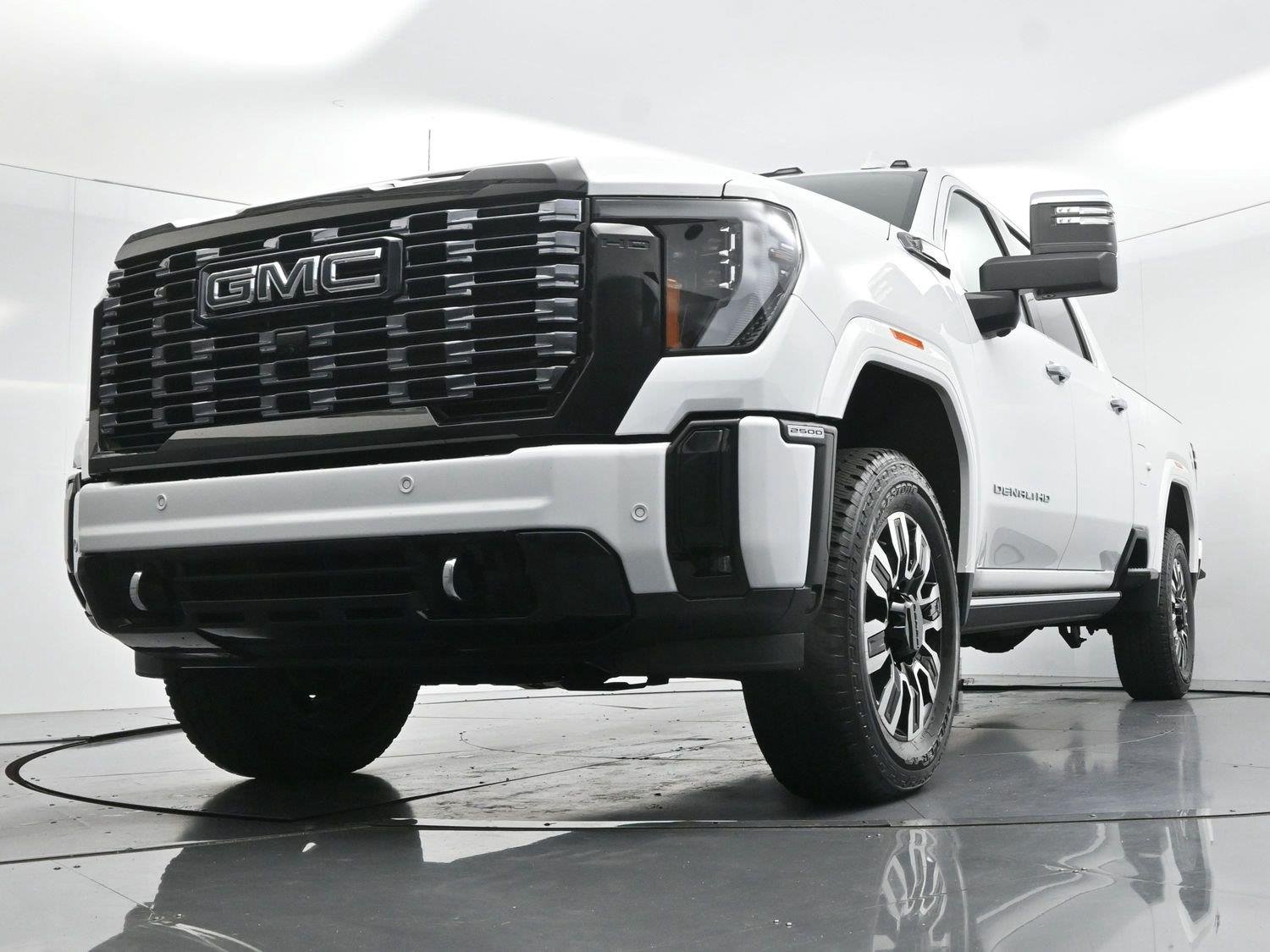Used 2025 Summit White GMC Denali Ultimate image 46