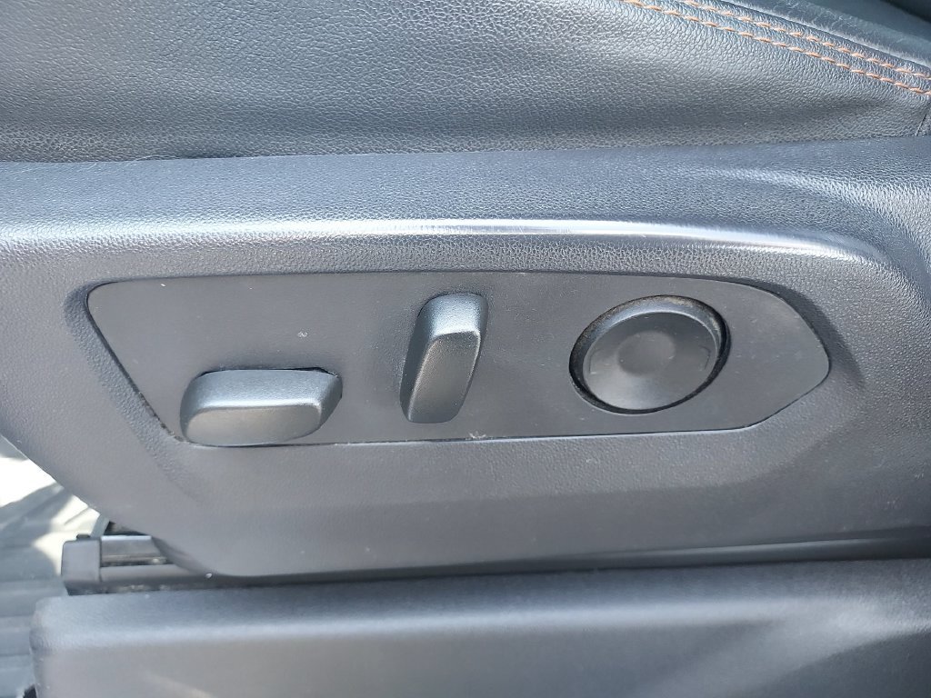 Used 2024 White GMC AT4 image 18