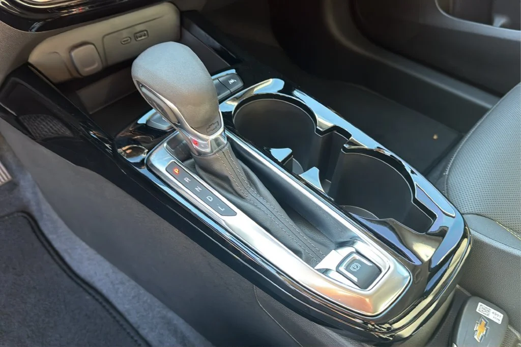 New 2026 Summit White Chevrolet ACTIV image 31
