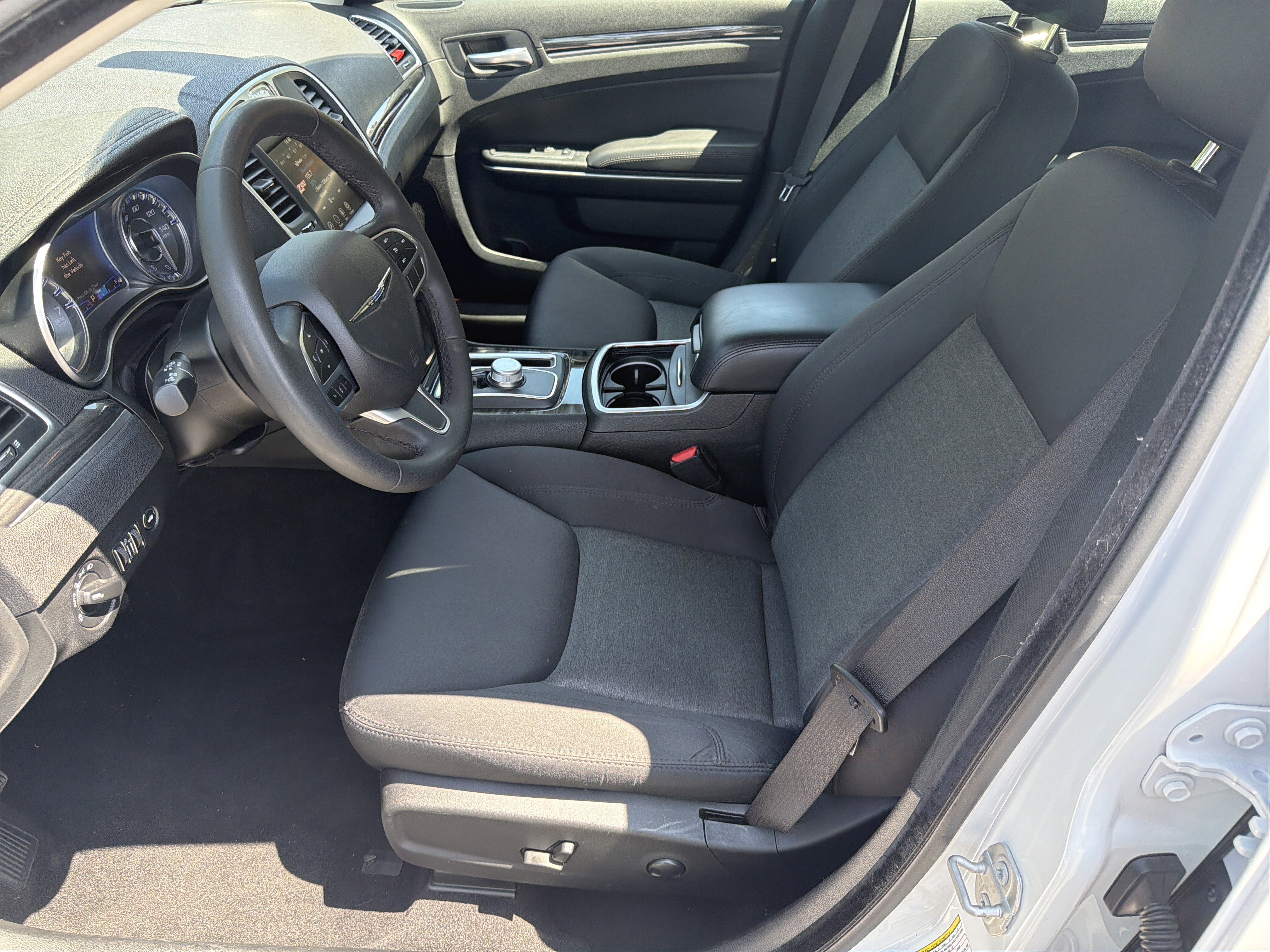 Used 2022 Bright White Clearcoat Chrysler Touring image 18