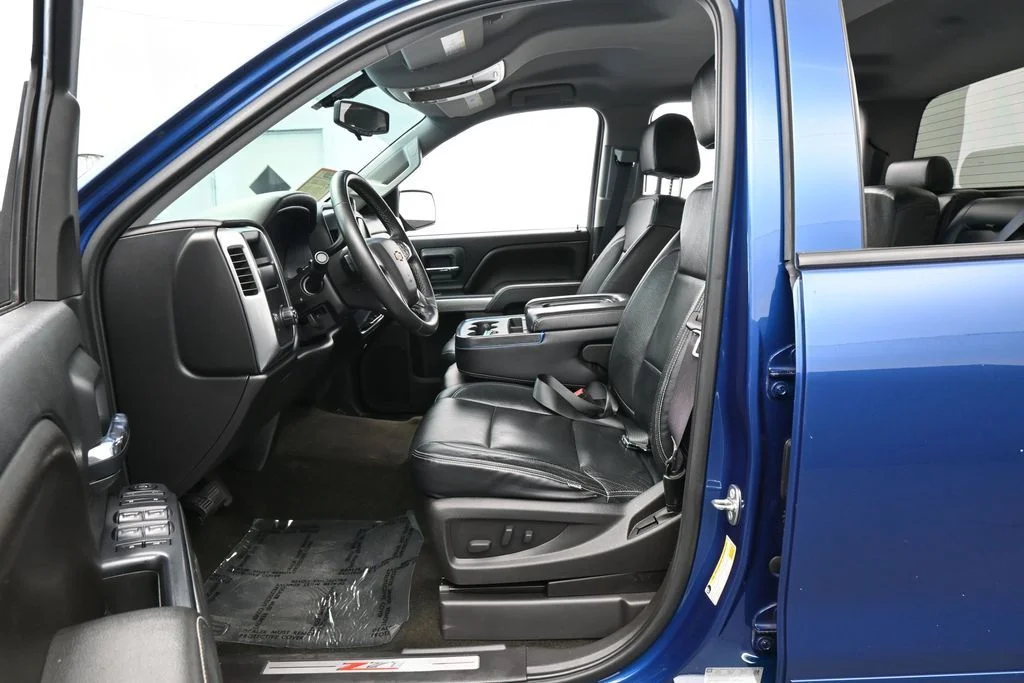 Used 2016 Deep Ocean Blue Metallic Chevrolet LT image 10
