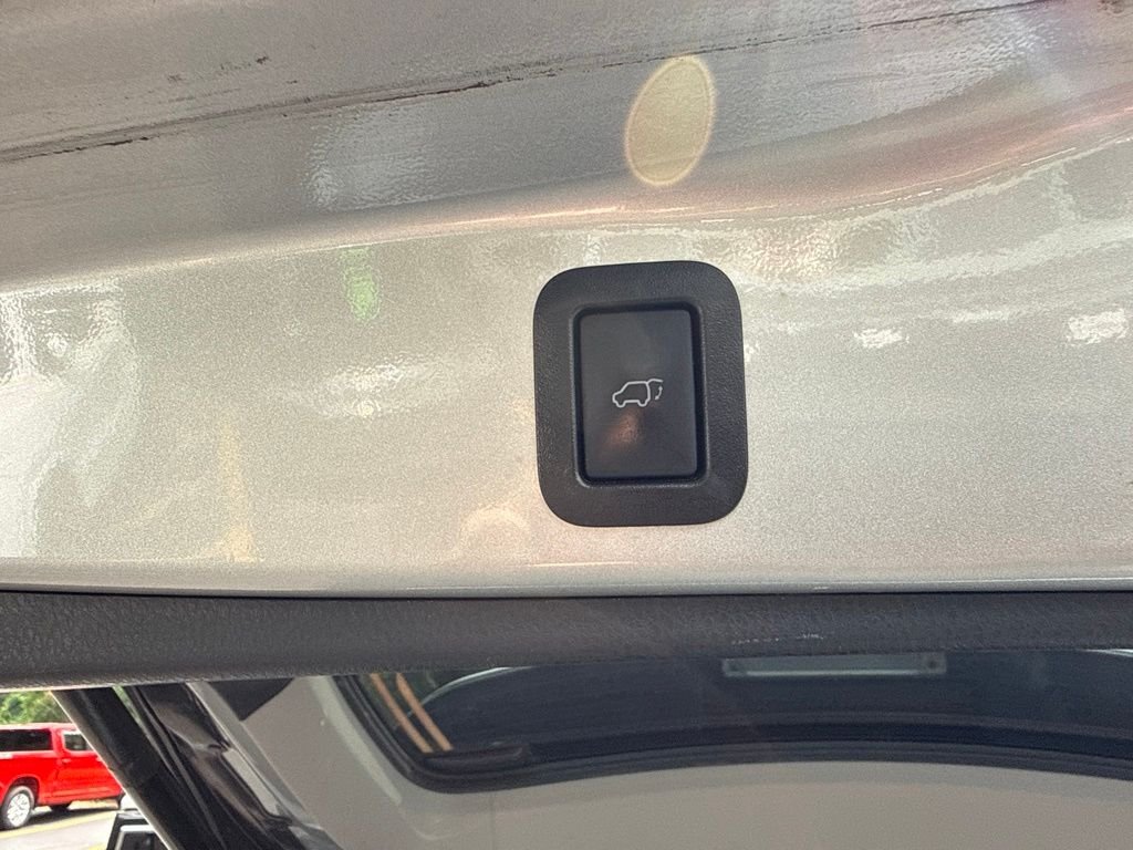 Used 2019 Silver Toyota XLE image 14