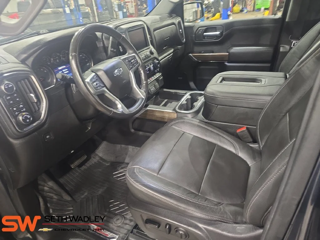 Used 2020 SHADOW GRAY METALLIC Chevrolet LT Trail Boss image 17