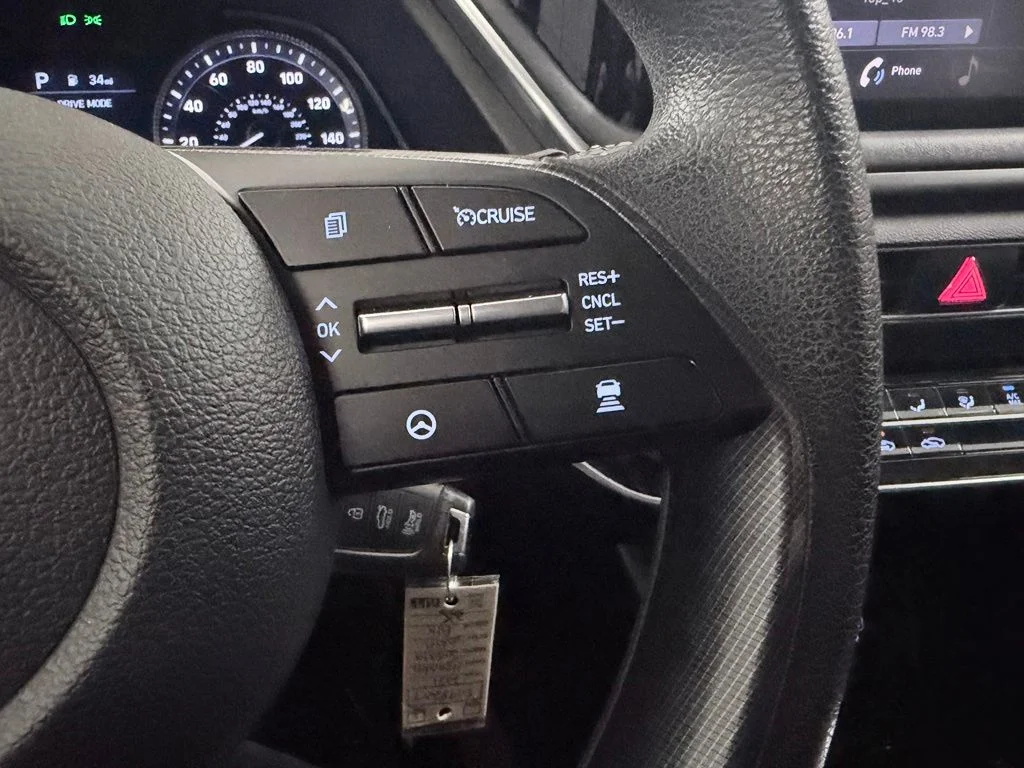 Used 2021 Black Hyundai SE image 22