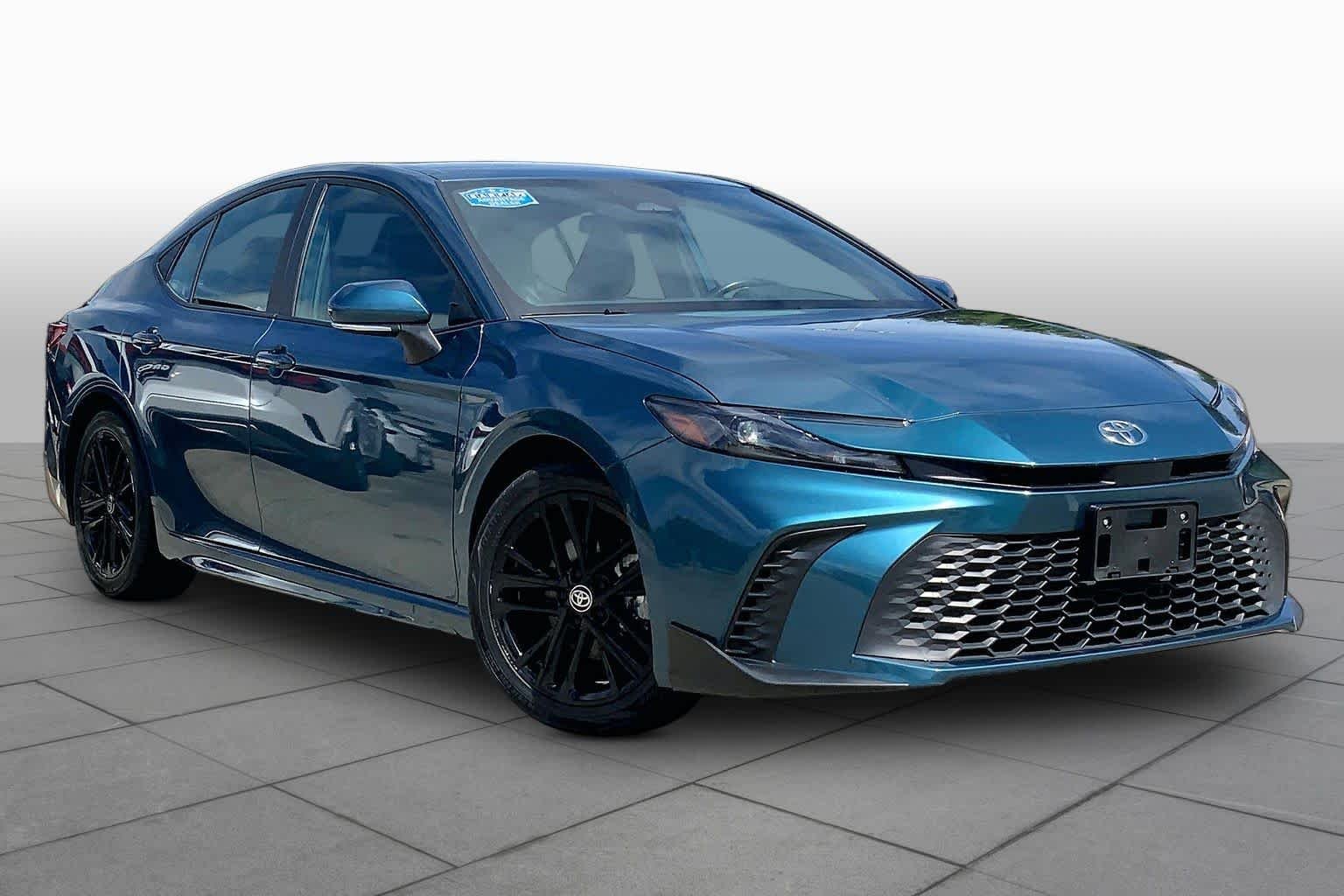 Used 2025 Ocean Gem Toyota SE image 3