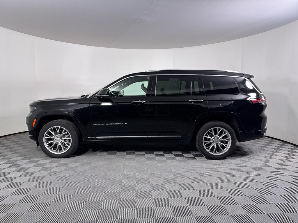 Used 2023 Diamond Black Crystal Pearlcoat Jeep Summit image 15