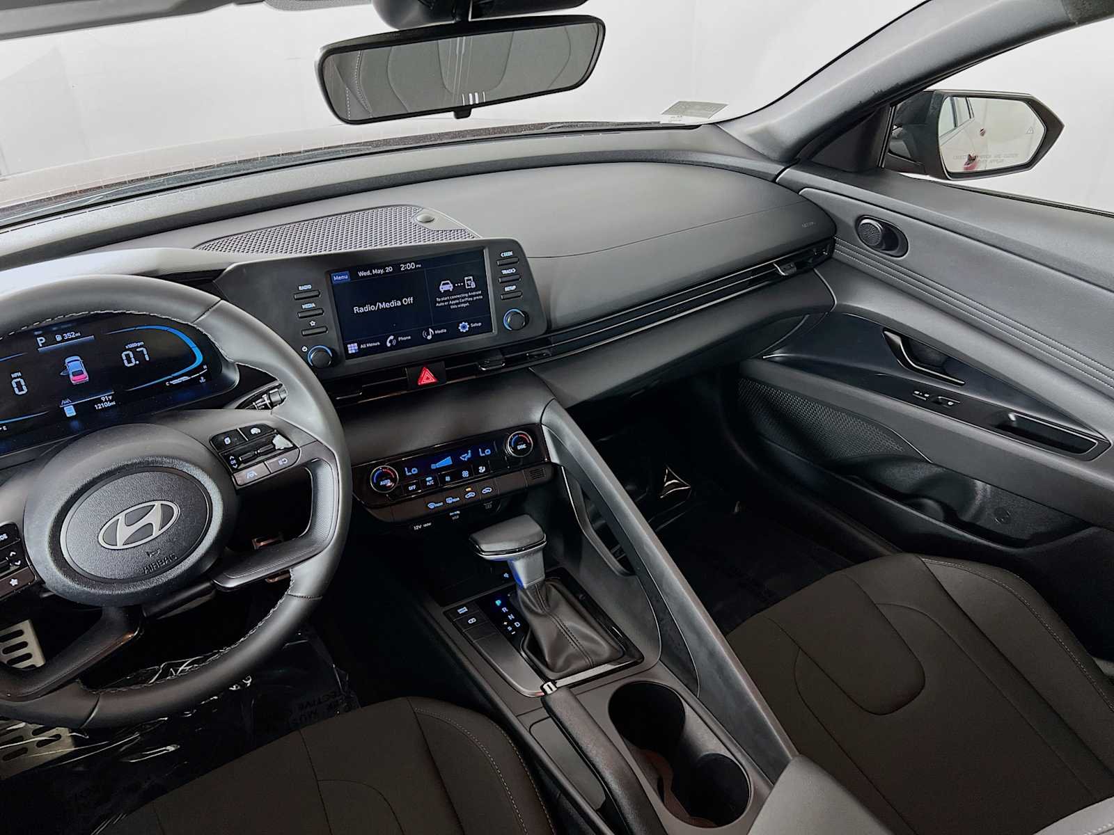 Used 2025 Ultimate Red Hyundai SEL Sport image 23