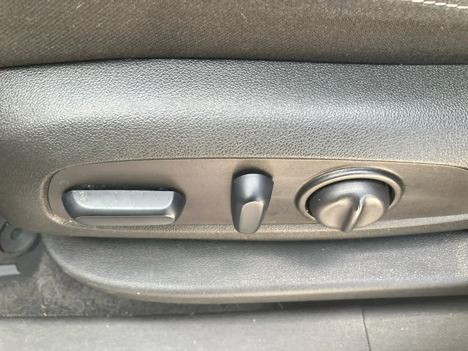 Used 2024 Sterling Metallic GMC SLE image 11