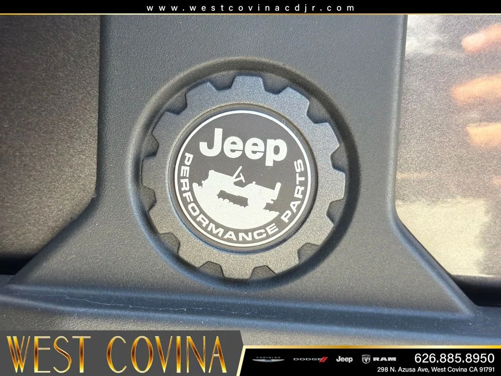 New 2026 Granite Crystal Metallic Clearcoat Jeep Rubicon X image 14