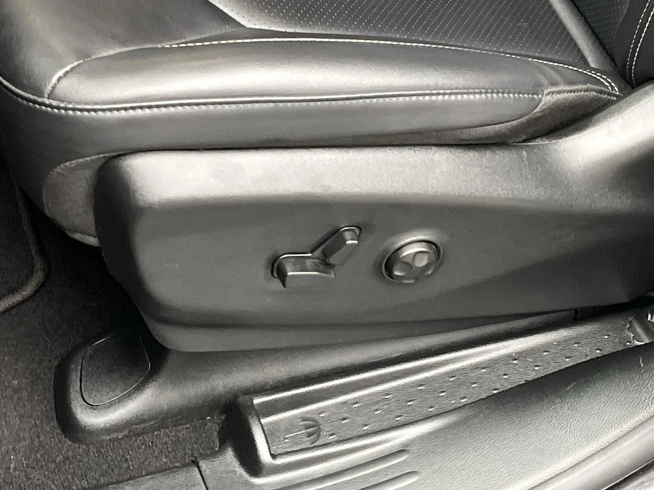 2025 Chrysler Pacifica Select - Photo 9