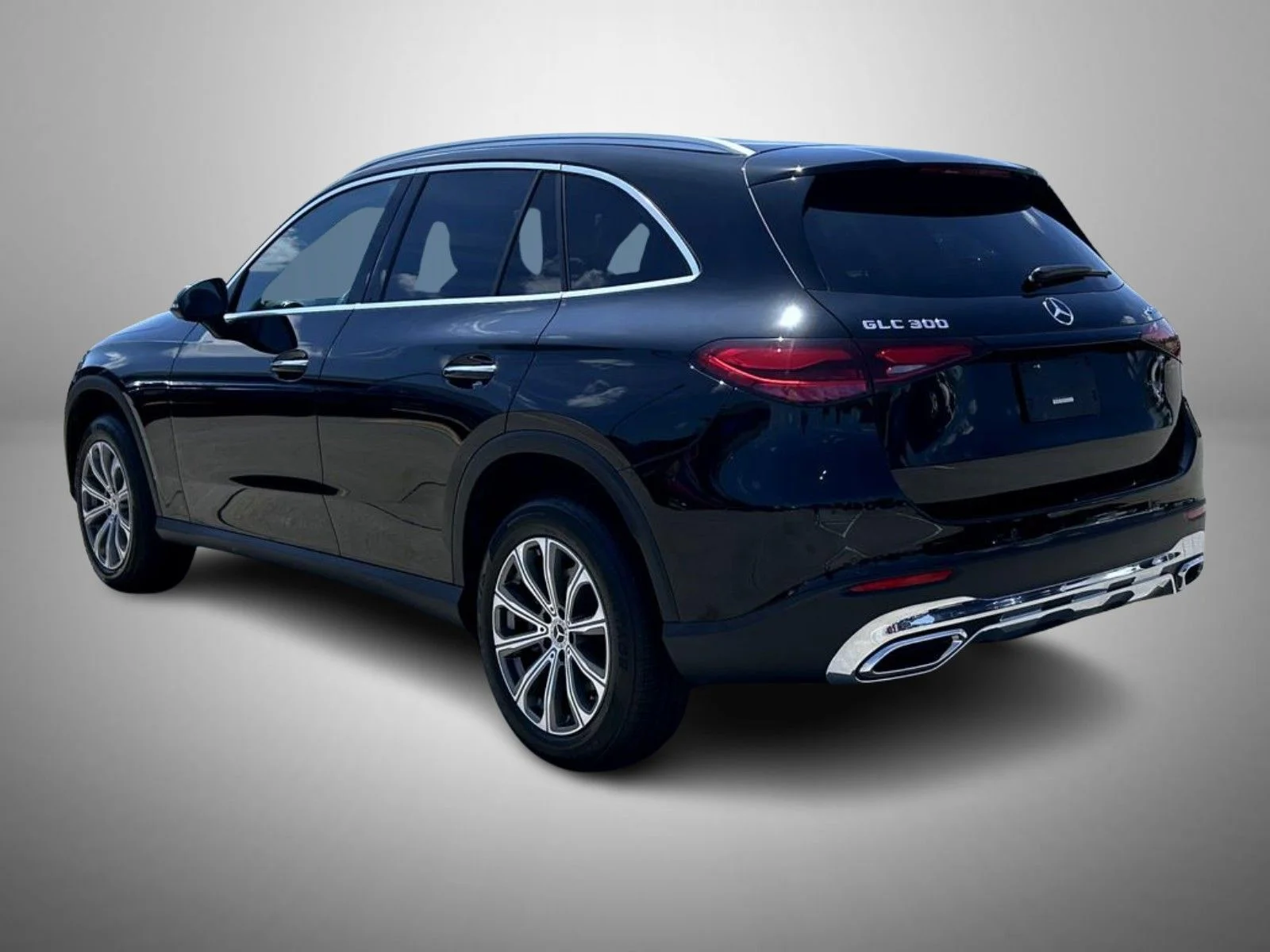 Used 2024 Black Mercedes-Benz GLC 300 image 7