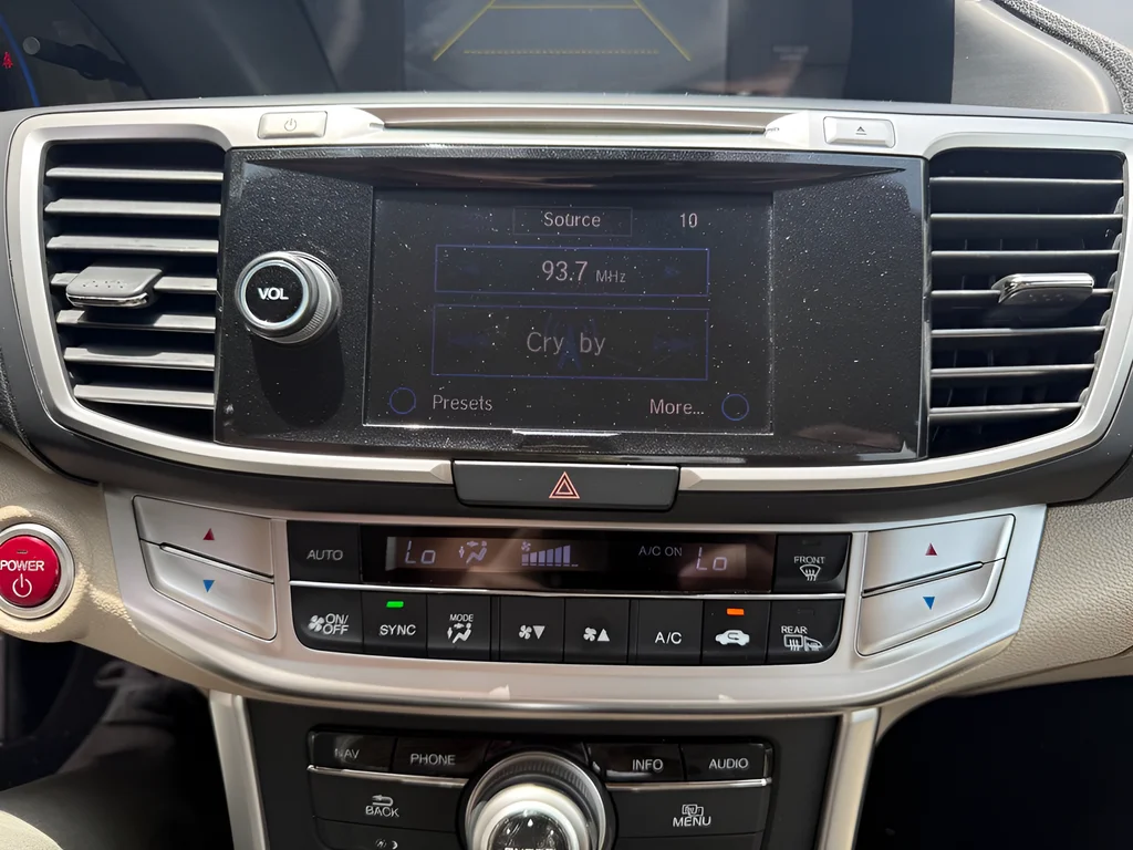 Used 2014 Modern Steel Metallic Honda Touring image 29