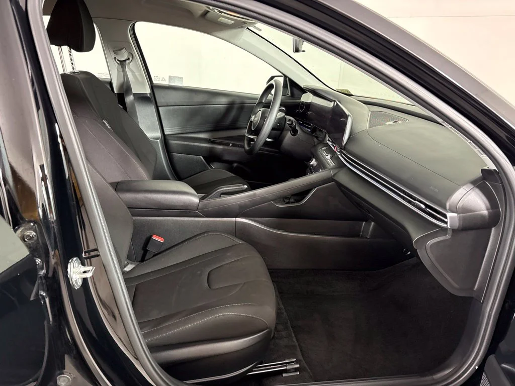 Used 2024 Black Hyundai SEL image 16