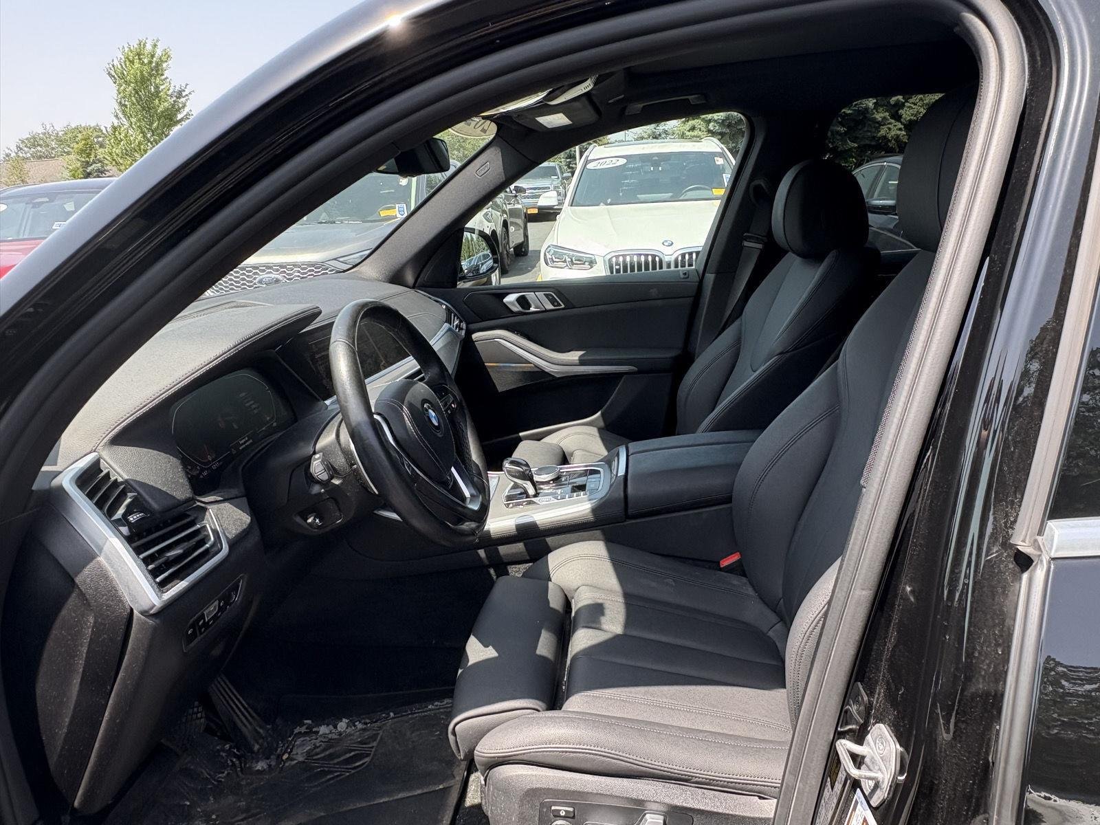 Used 2021 Jet Black BMW xDrive40i image 2