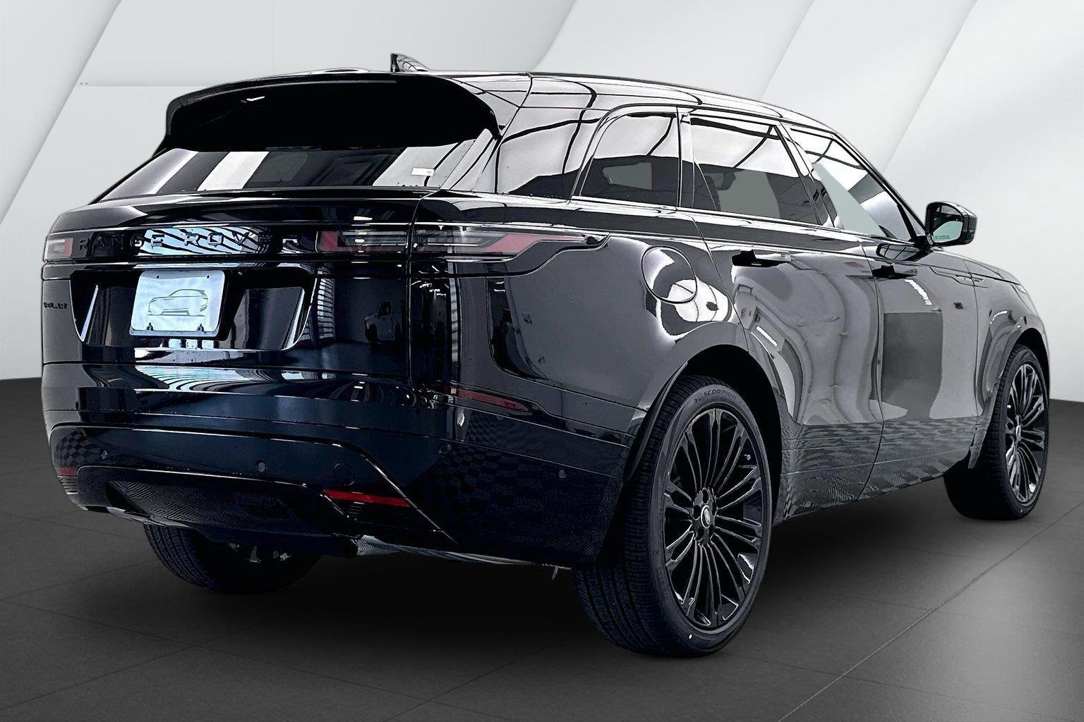 New 2026 Santorini Black Metallic Land Rover Autobiography image 6
