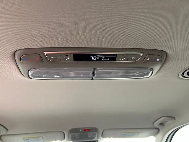 Used 2023 White Kia S image 34