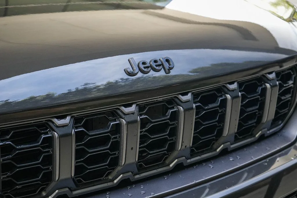 New 2026 Baltic Gray Metallic Clear-Coat Exterior Paint Jeep Altitude image 9