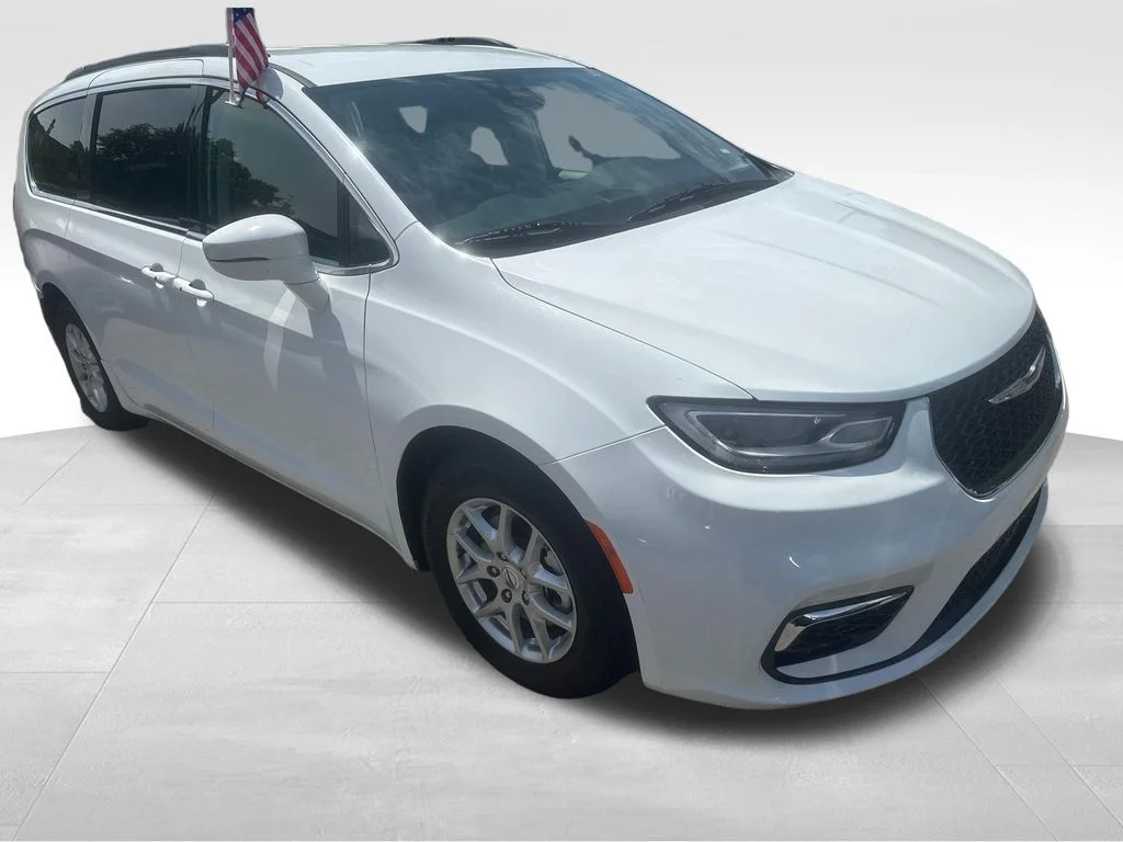 Used 2022 White Chrysler Touring L image 33