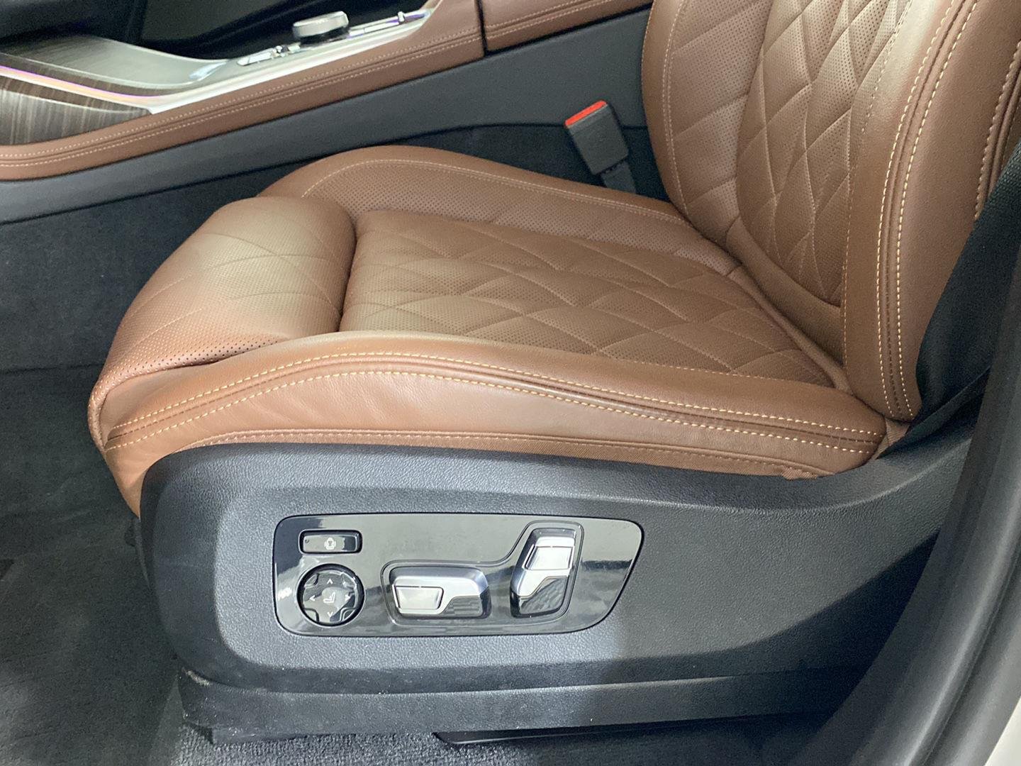 Used 2023 Mineral White Metallic BMW xDrive40i image 15