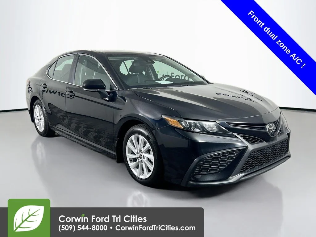 2024 Toyota Camry SE's photo