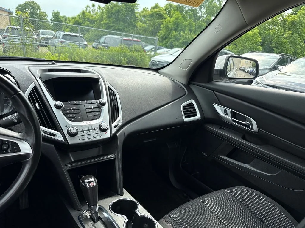 Used 2017 Silver GMC SLE-2 image 27