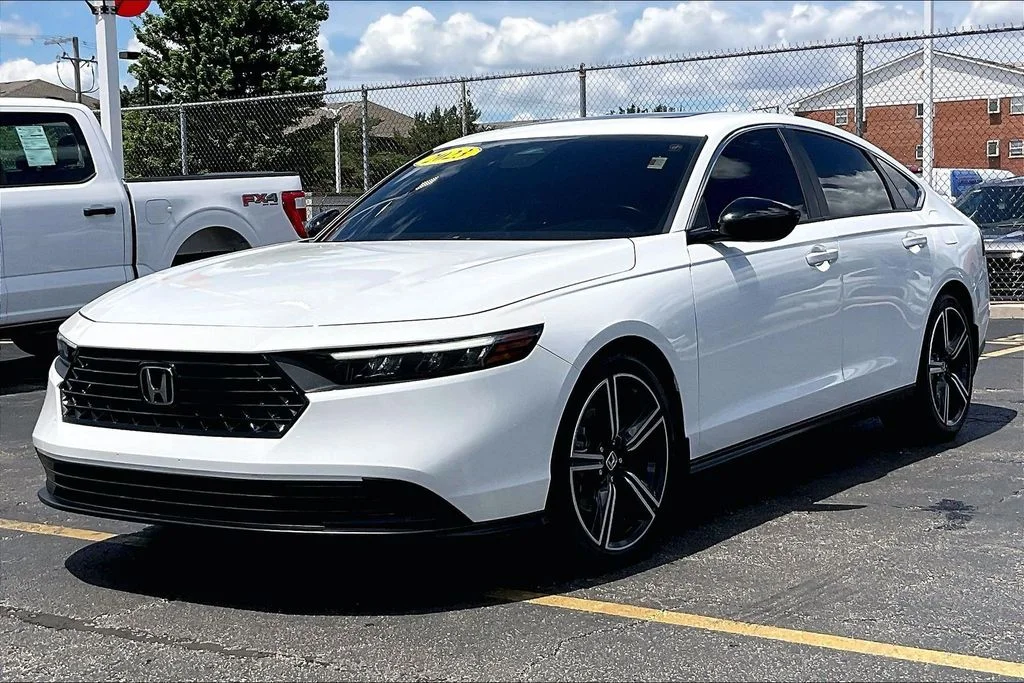 Used 2023 White Honda Sport image 11