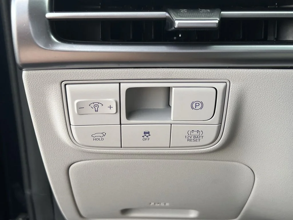 Used 2025 Blue Hyundai SEL Convenience image 31