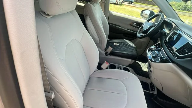 Used 2017 Silver Chrysler Touring image 11