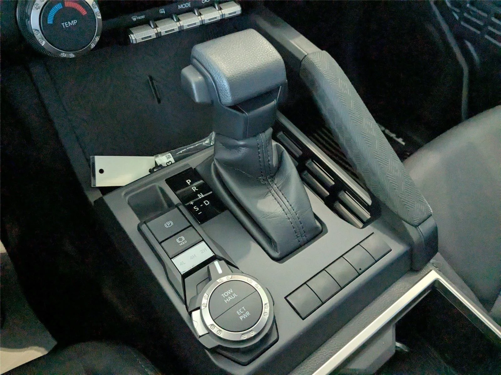 2025 Toyota Tacoma SR5 - Photo 17