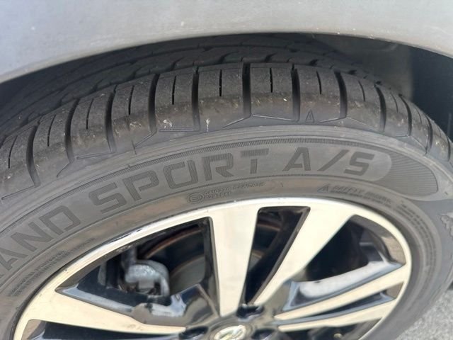 Used 2020 White Nissan SR image 10