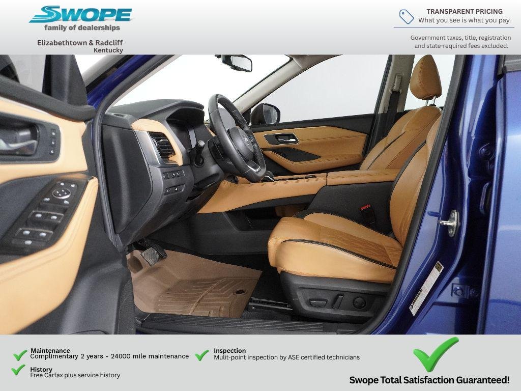 Used 2021 Caspian Blue Metallic/Super Black Nissan Platinum image 17