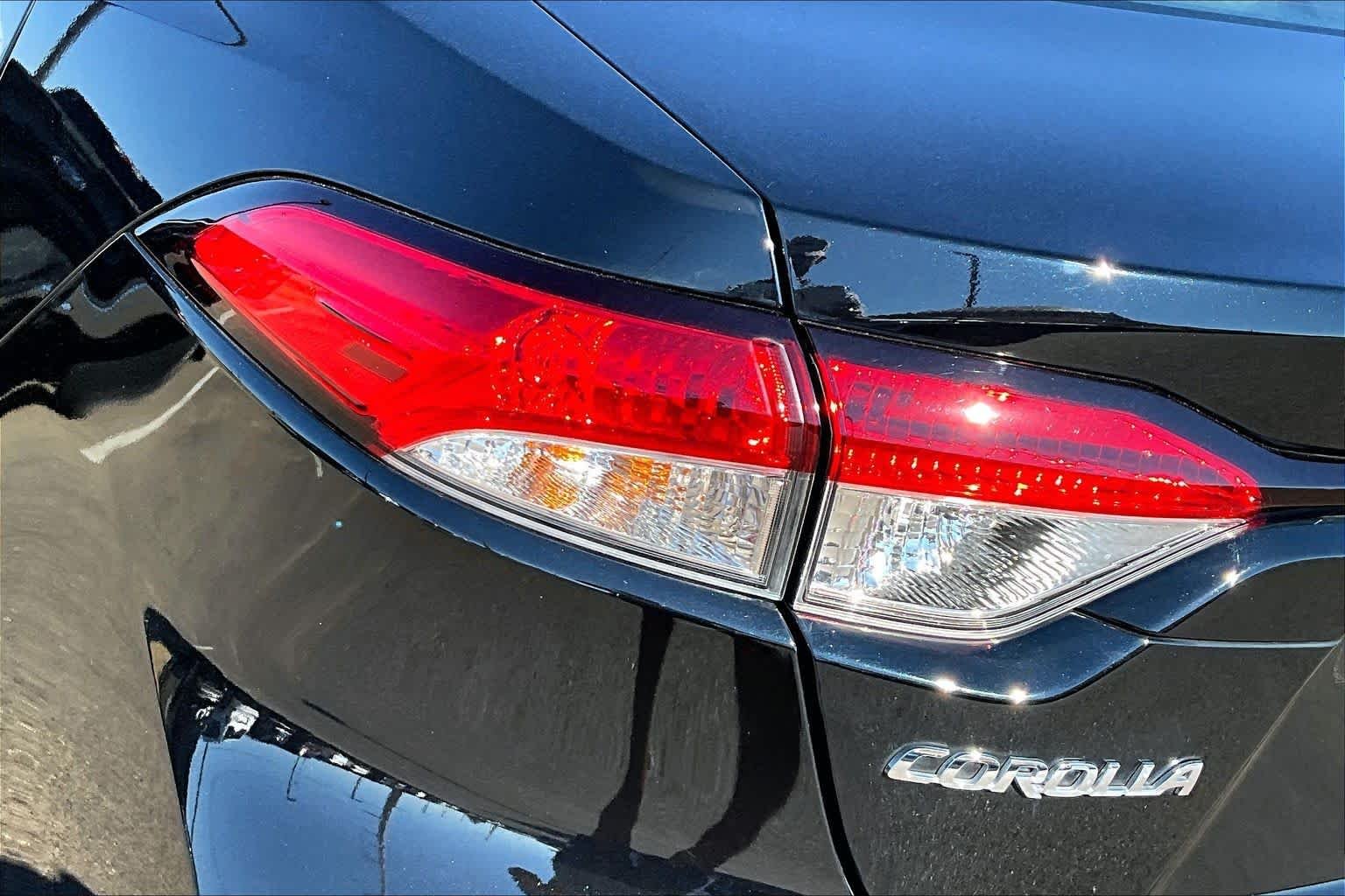 Used 2025 Midnight Black Metallic Toyota LE image 29