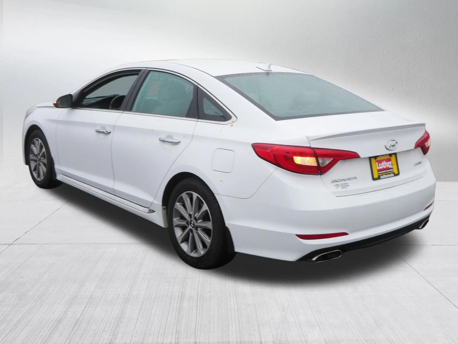 Used 2017 Quartz White Pearl Hyundai Limited image 5