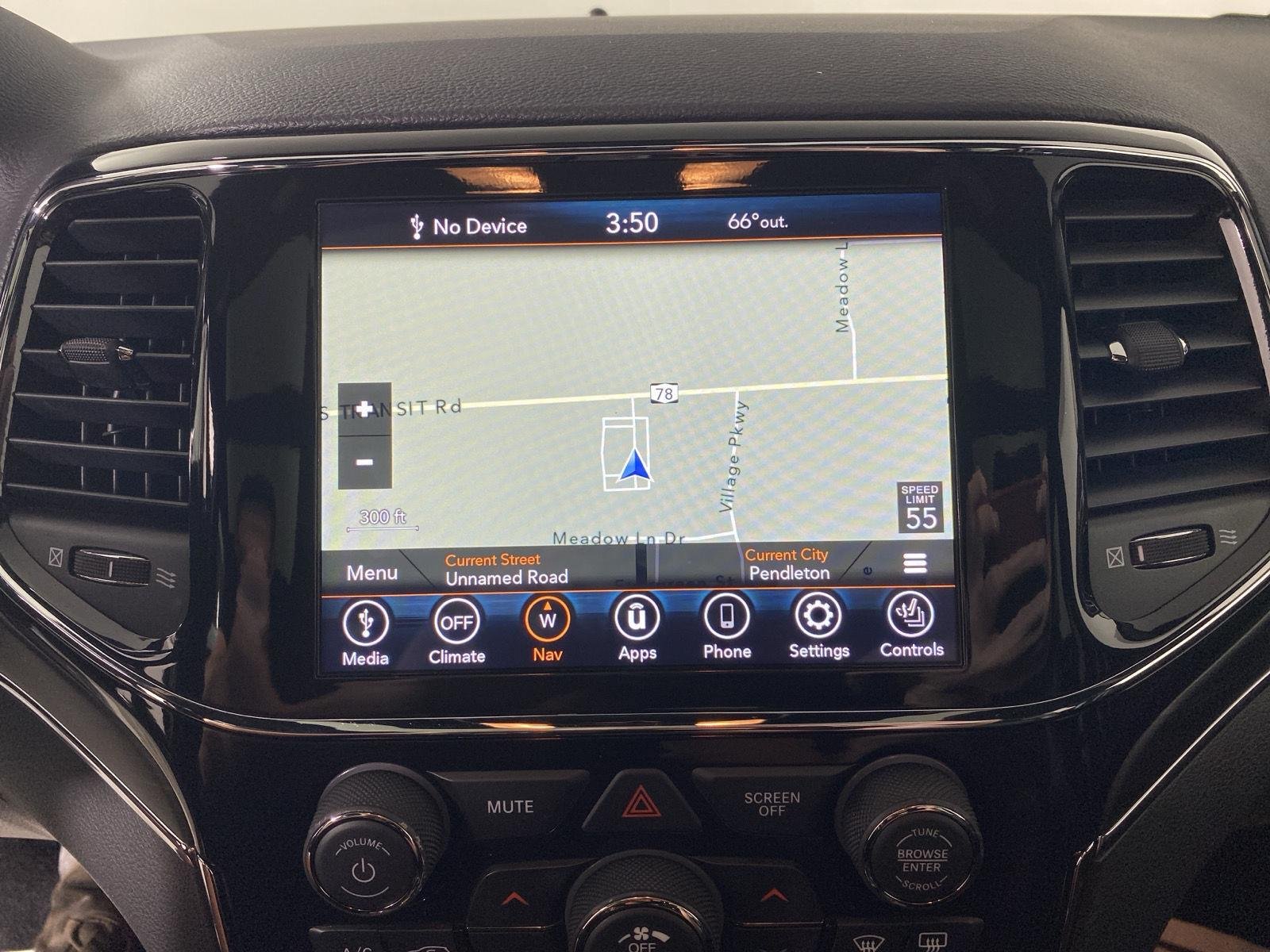 Used 2021 Diamond Black Crystal Pearlcoat Jeep Limited image 4