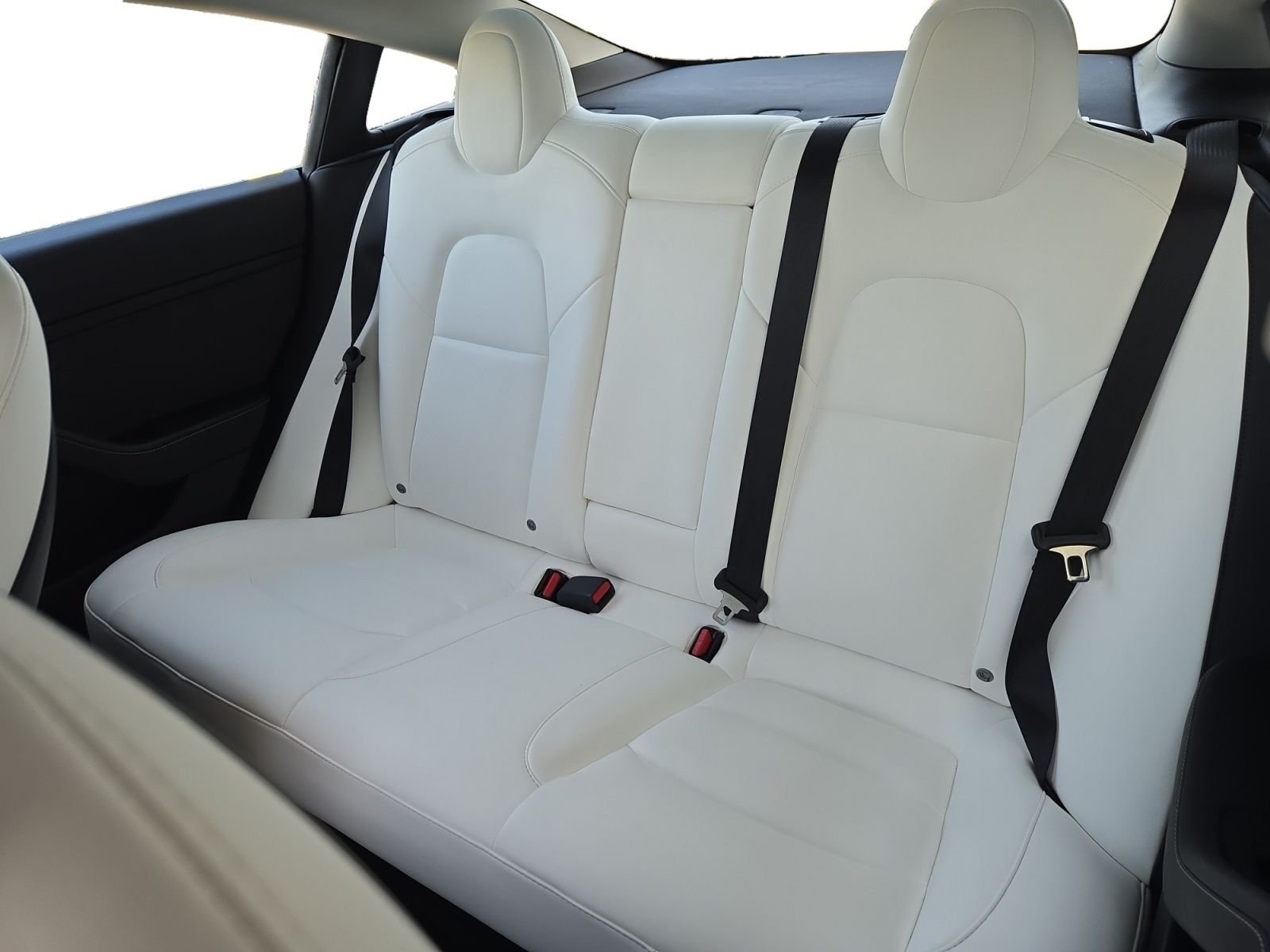 Used 2023 White Tesla Base image 23