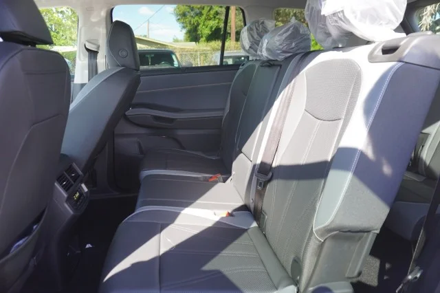 New 2027 Opal White Pearl Volkswagen SE image 20
