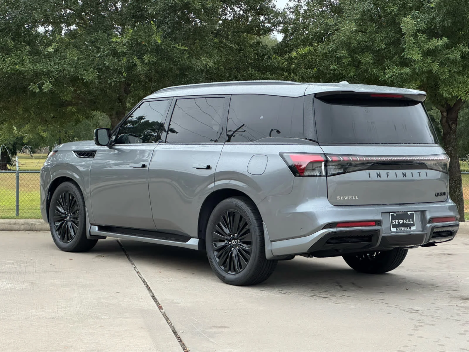New 2027 DYNAMIC METAL INFINITI Luxe 4WD image 4