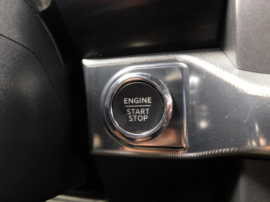 Certified Used 2025 Oxford White Ford Lariat image 24