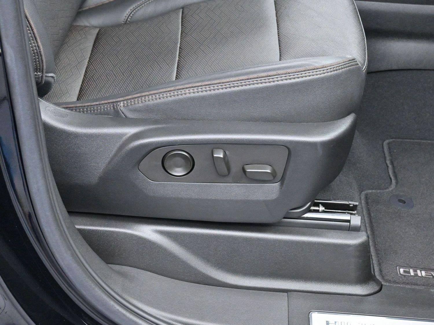 Used 2022 Black Chevrolet High Country image 37