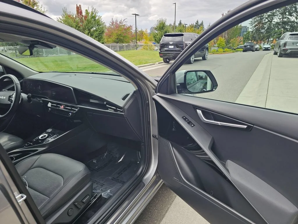 Used 2023  Kia Wave image 12