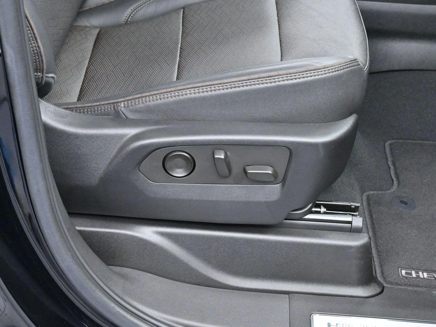 Used 2022 Black Chevrolet High Country image 37