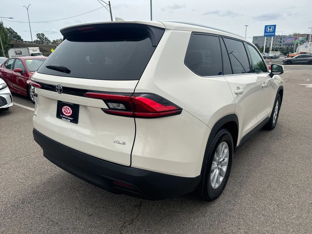 Used 2024 White Toyota XLE image 9