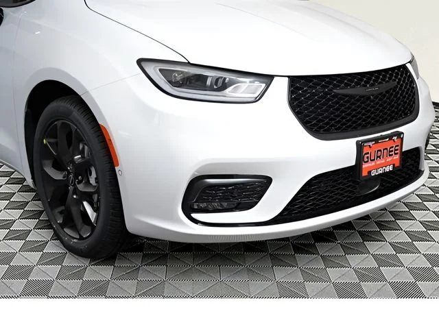 New 2026 Bright White Clear-Coat Exterior Paint Chrysler Select image 51